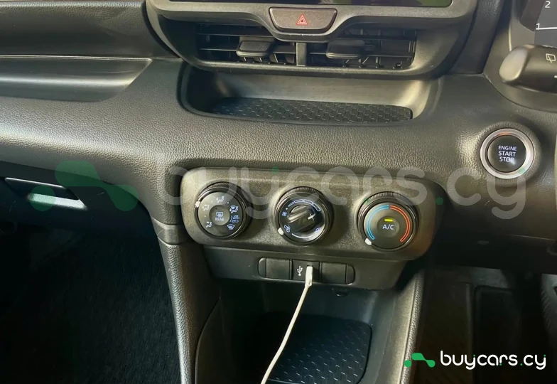 Toyota Yaris Серый