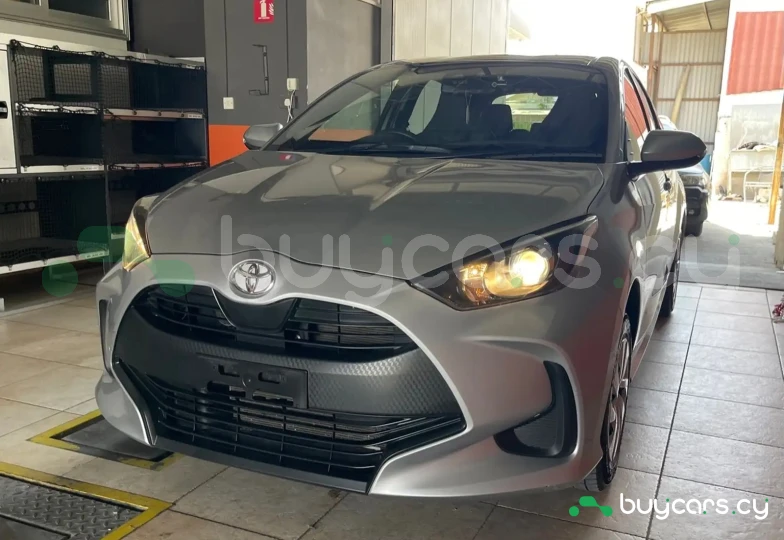 Toyota Yaris Серый