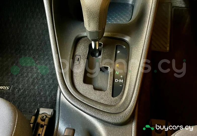 Toyota Yaris Серый