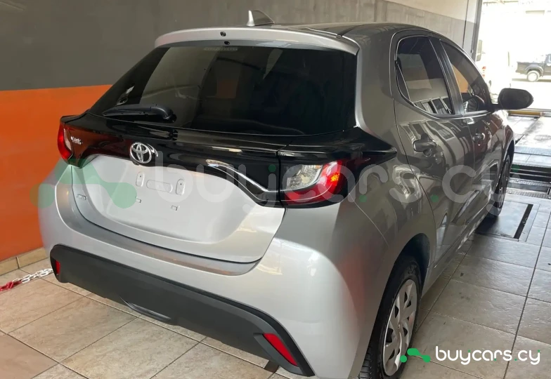Toyota Yaris Серый