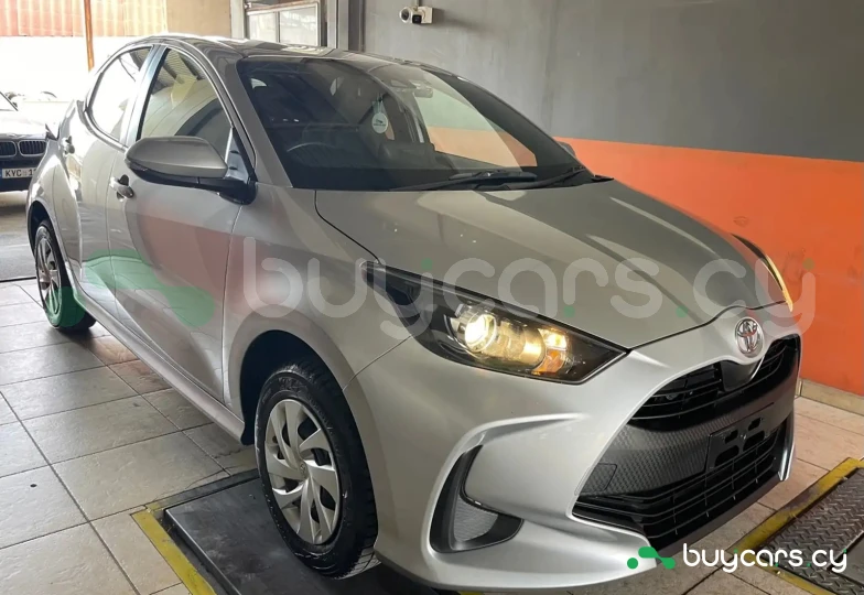 Toyota Yaris Серый