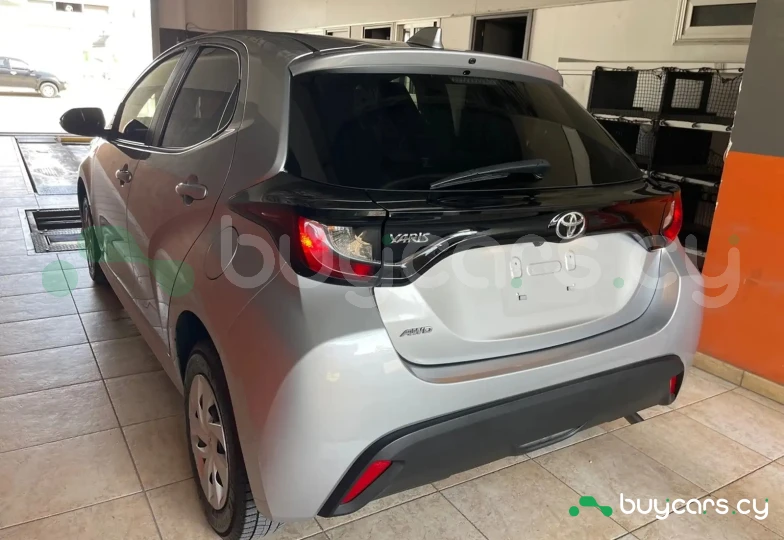 Toyota Yaris Серый