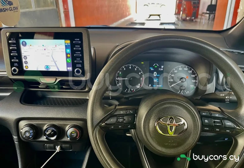 Toyota Yaris Серый