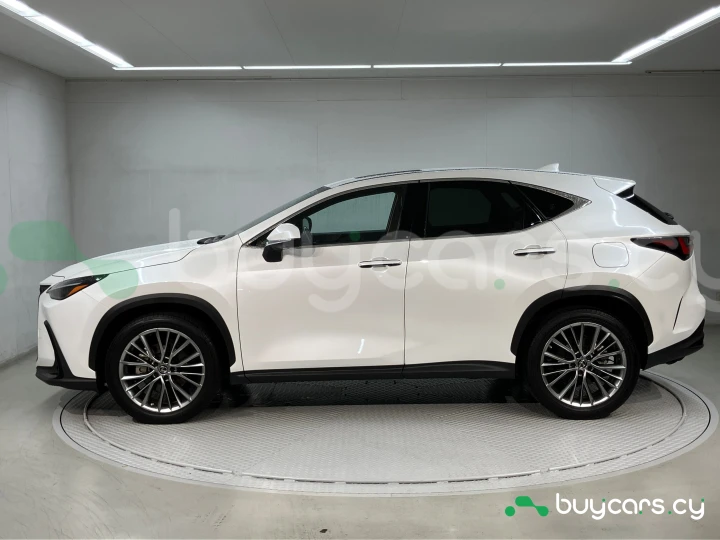 Lexus NX Белый