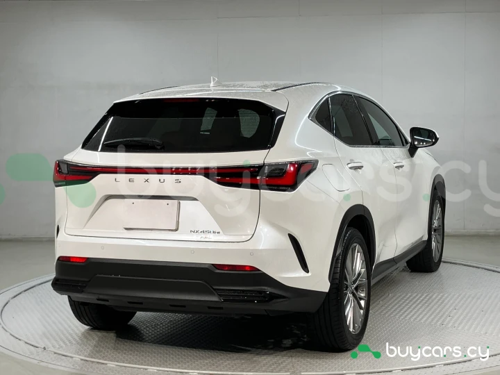 Lexus NX Белый