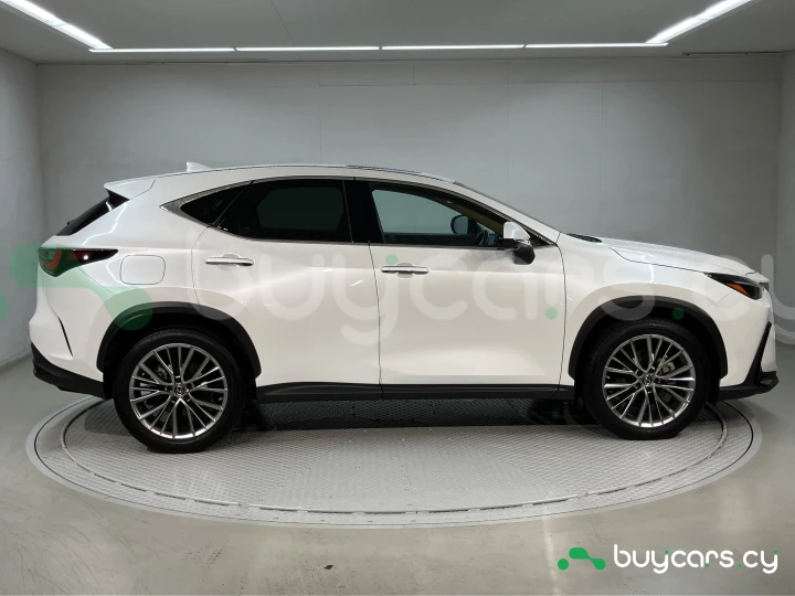Lexus NX Белый