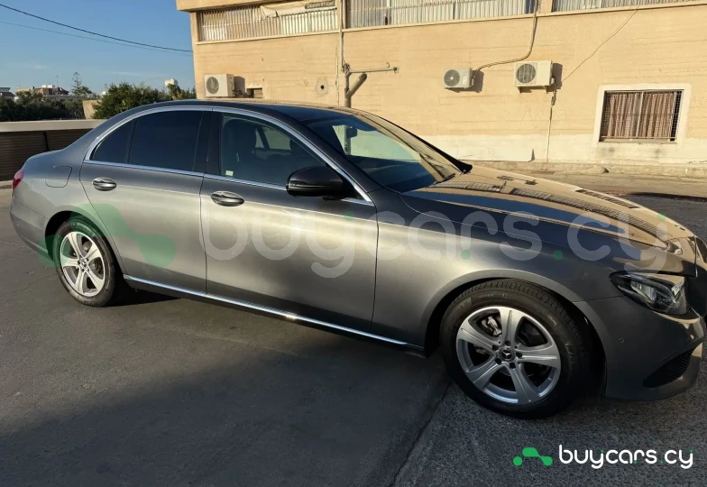 Mercedes E-class Серый