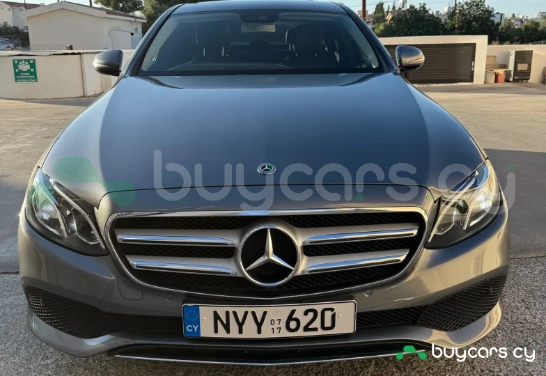 Mercedes E-class Серый