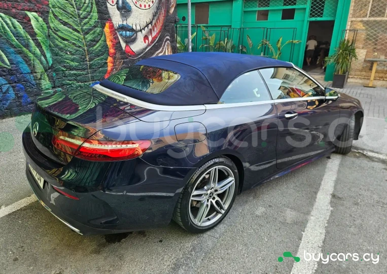 Mercedes E-class Blue