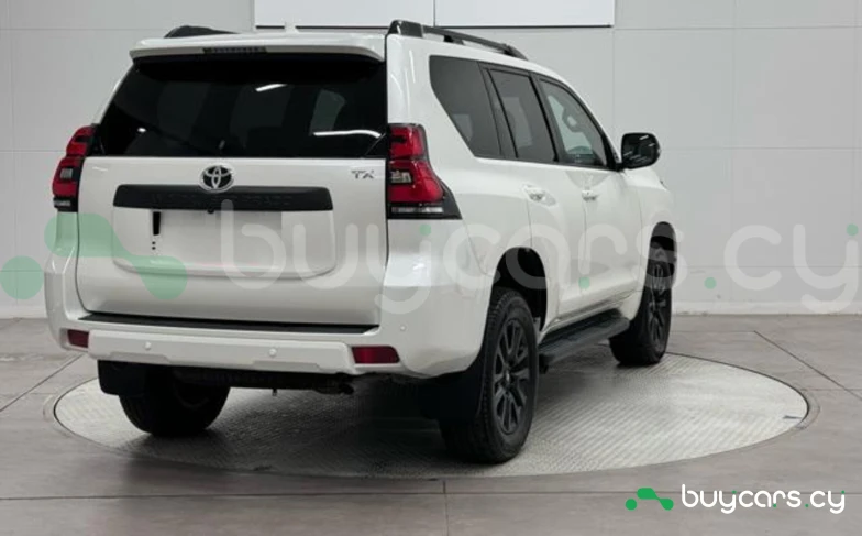 Toyota Land Cruiser Prado Белый