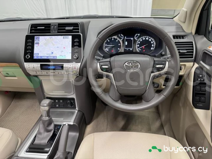 Toyota Land Cruiser Prado Белый