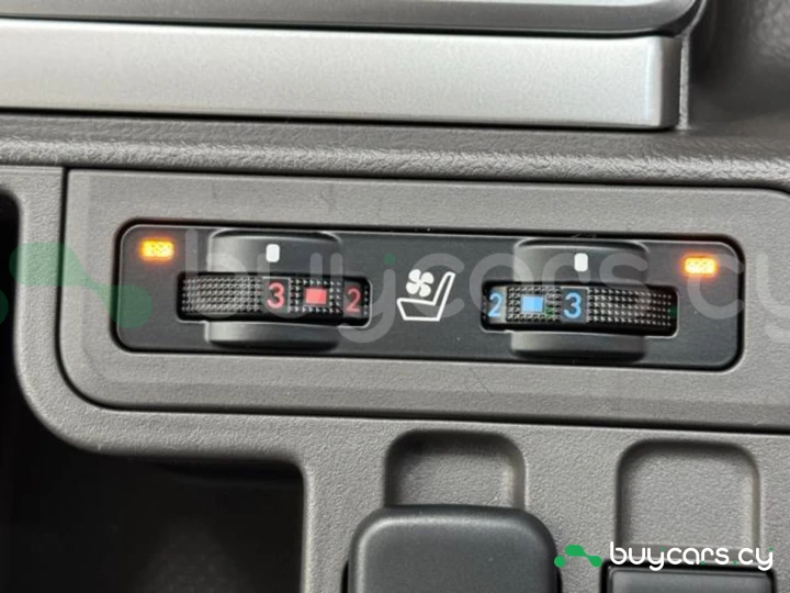 Toyota Land Cruiser Prado Белый