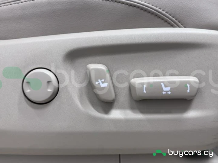 Toyota Land Cruiser Prado Белый