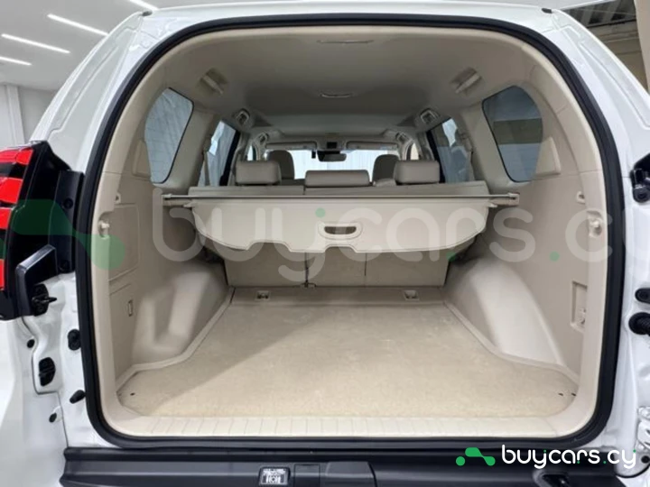 Toyota Land Cruiser Prado Белый