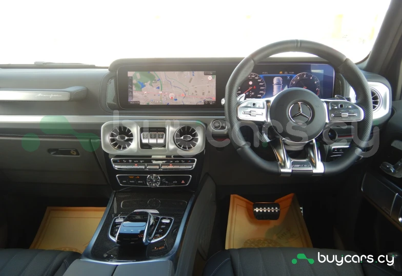 Mercedes G-class White