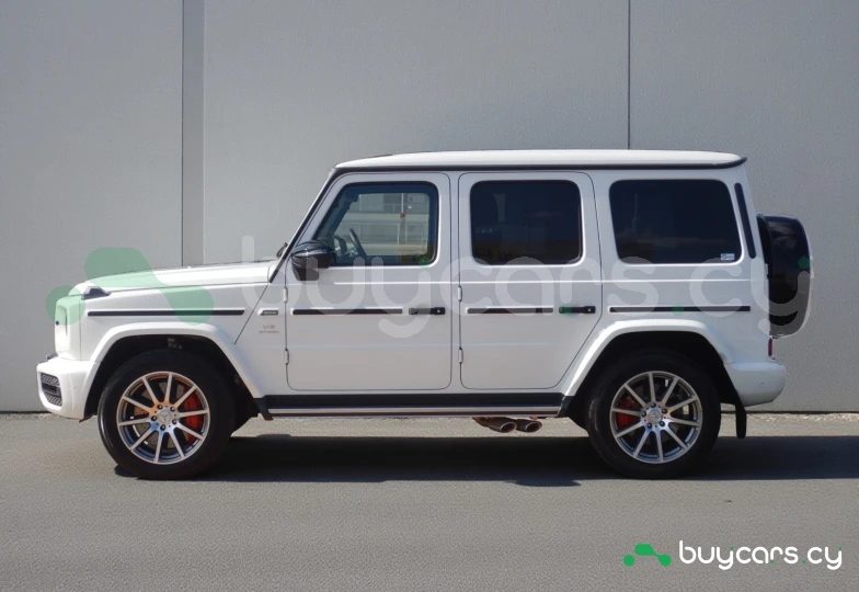 Mercedes G-class White