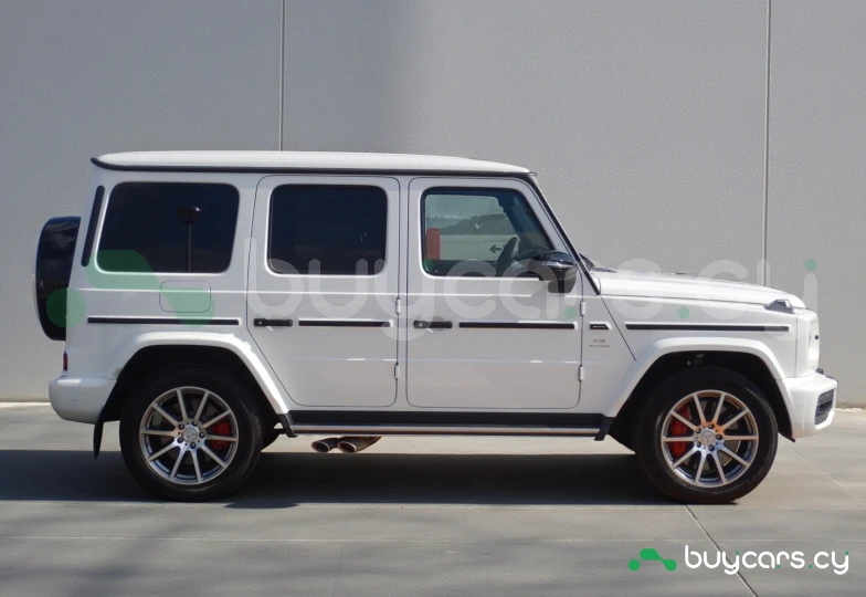 Mercedes G-class White