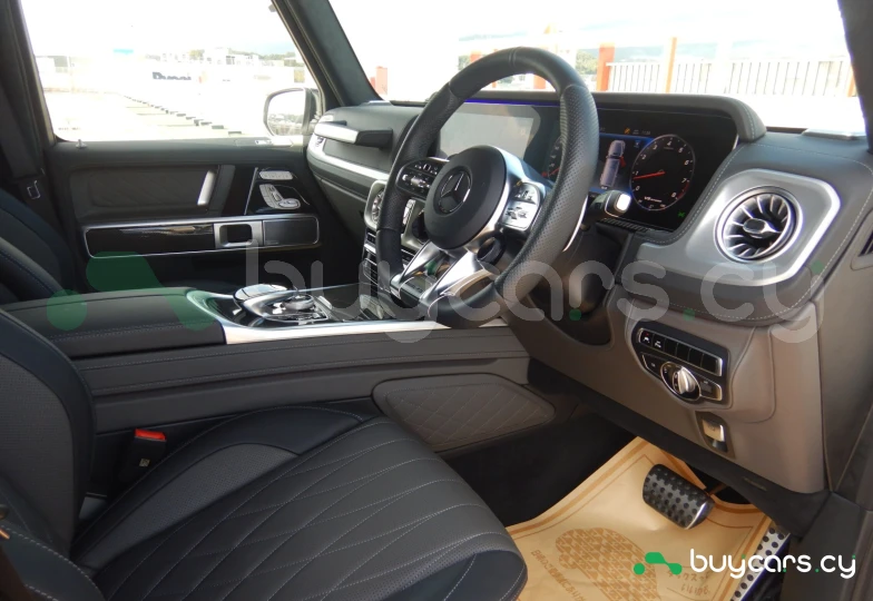 Mercedes G-class White