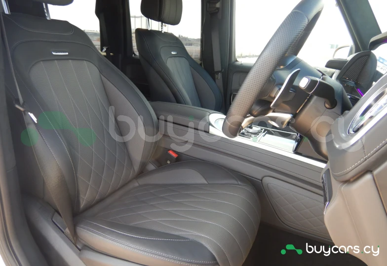 Mercedes G-class White