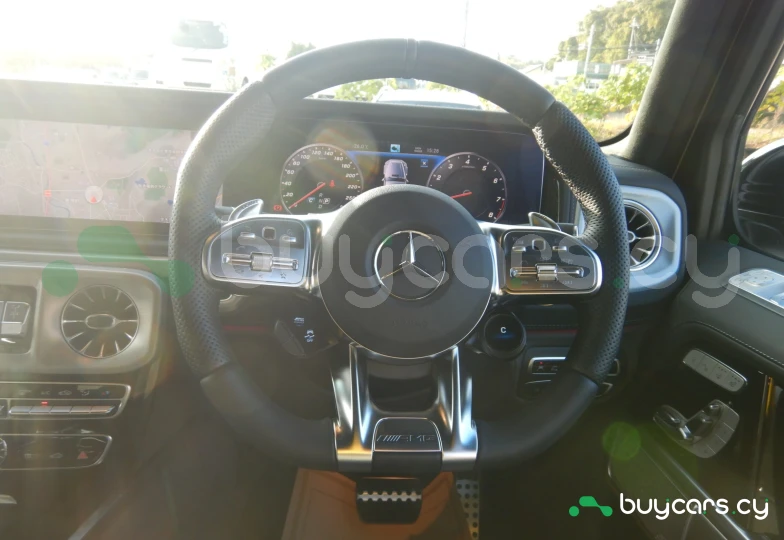 Mercedes G-class White