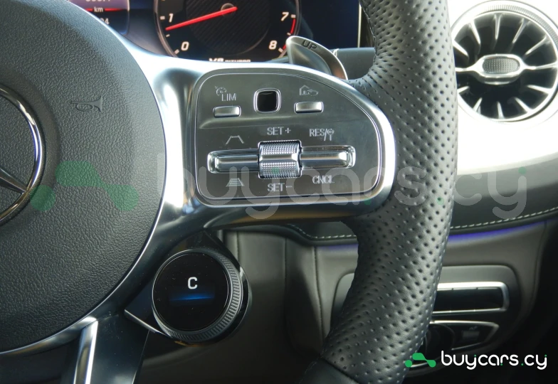 Mercedes G-class White