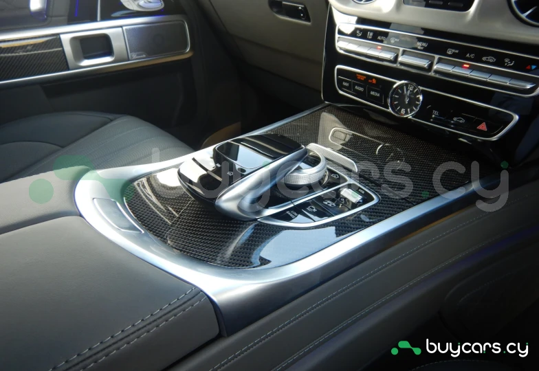 Mercedes G-class White