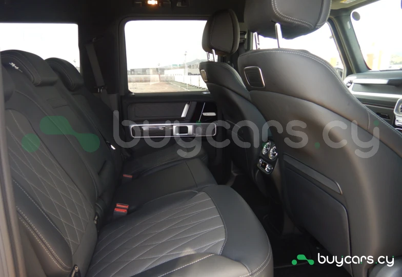 Mercedes G-class White