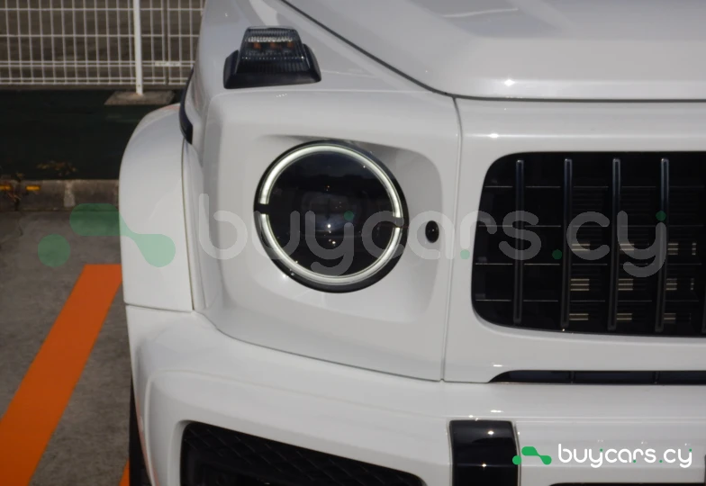 Mercedes G-class White