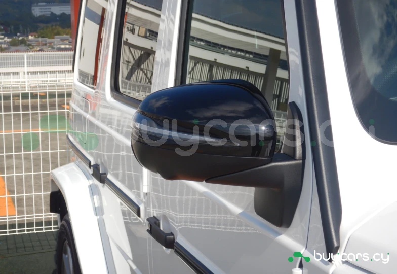 Mercedes G-class White