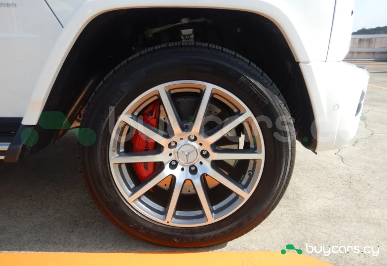 Mercedes G-class White