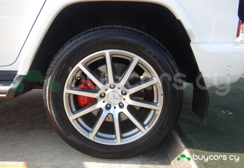 Mercedes G-class White