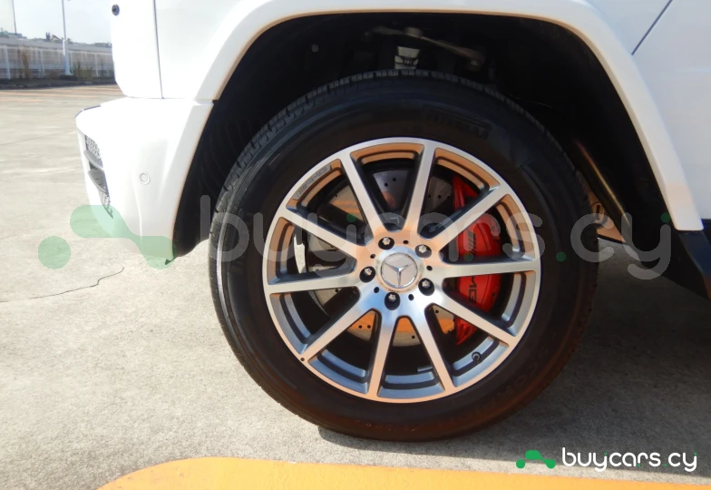 Mercedes G-class White