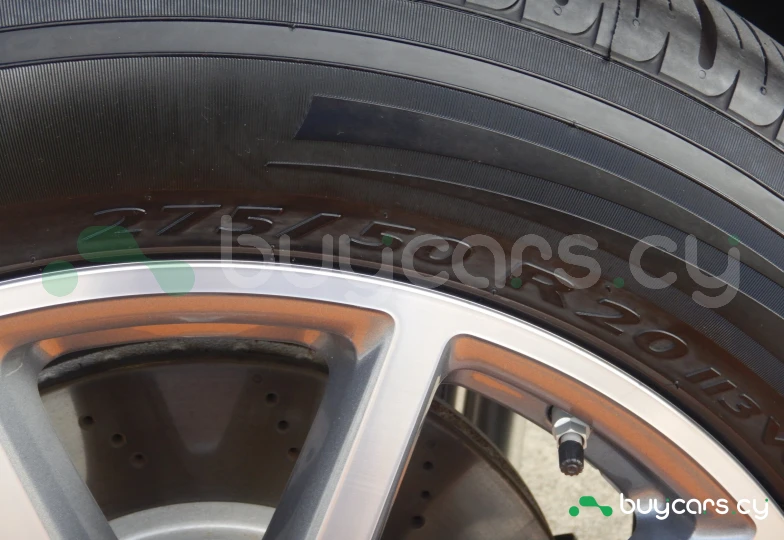 Mercedes G-class White