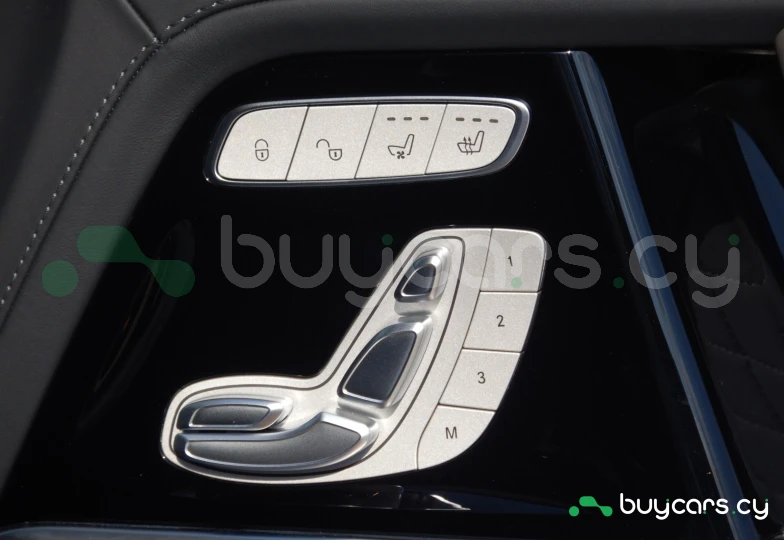 Mercedes G-class White