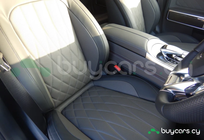 Mercedes G-class White