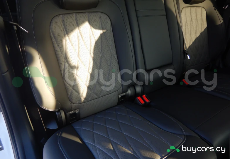 Mercedes G-class White