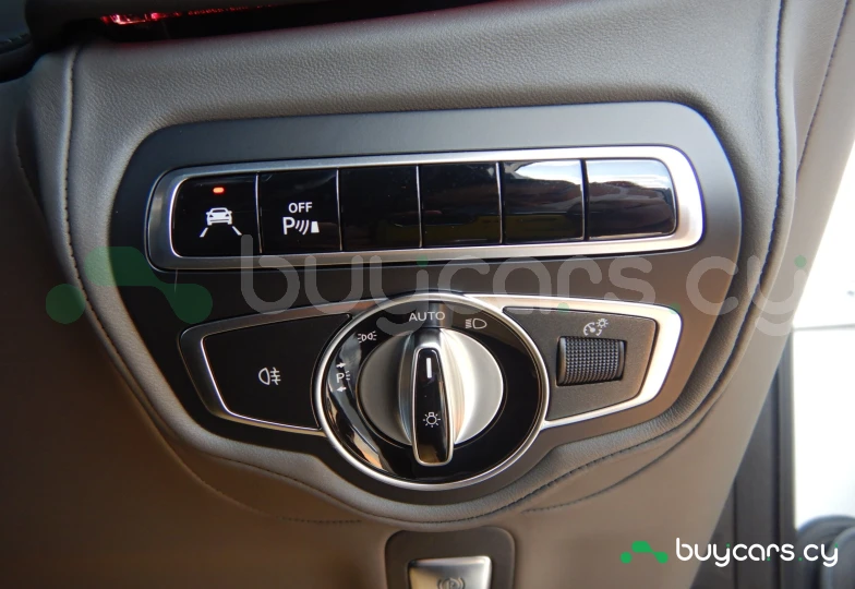 Mercedes G-class White