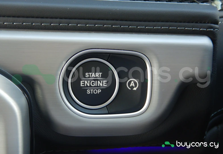 Mercedes G-class White