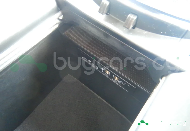 Mercedes G-class White