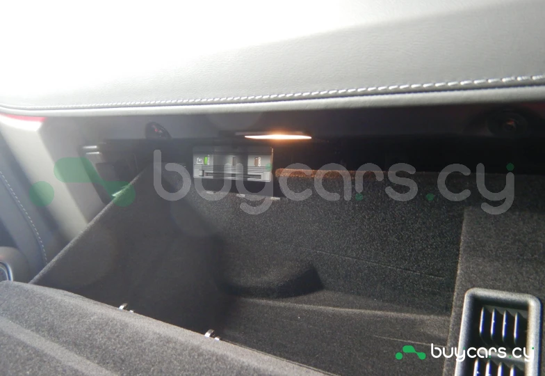 Mercedes G-class White