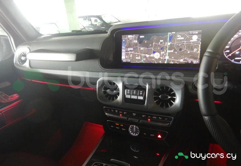 Mercedes G-class White