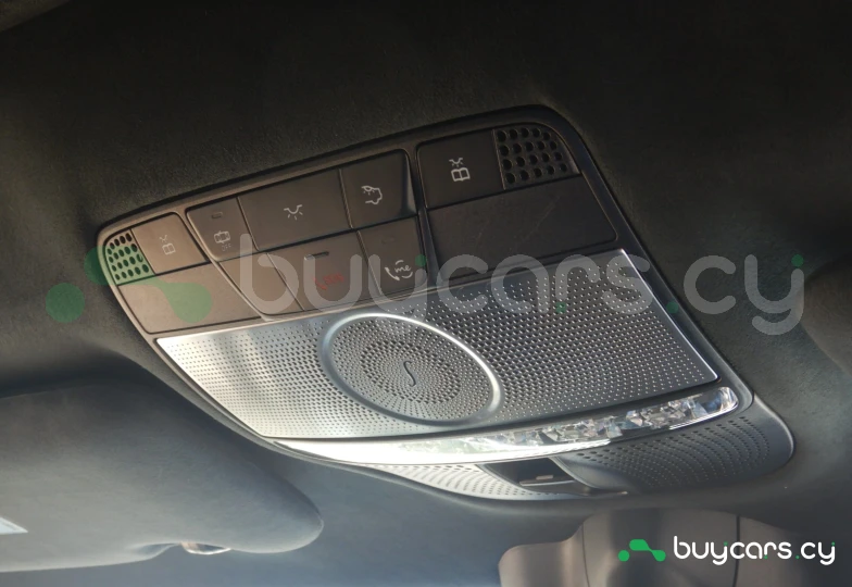 Mercedes G-class White