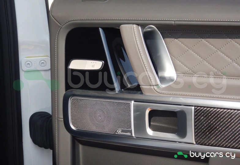 Mercedes G-class White