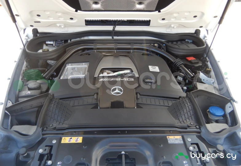 Mercedes G-class White