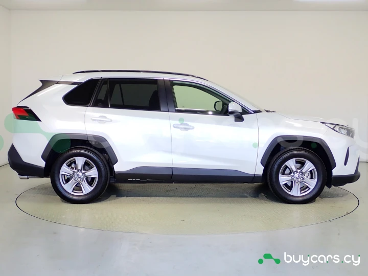 Toyota RAV4 Белый