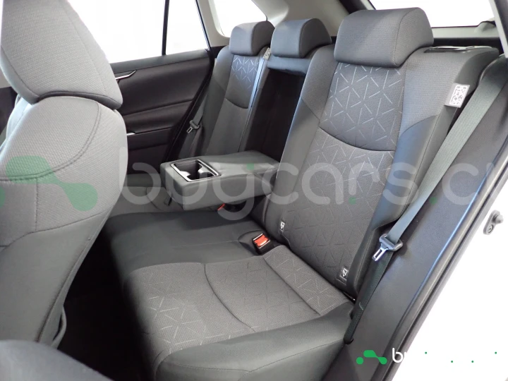 Toyota RAV4 Белый