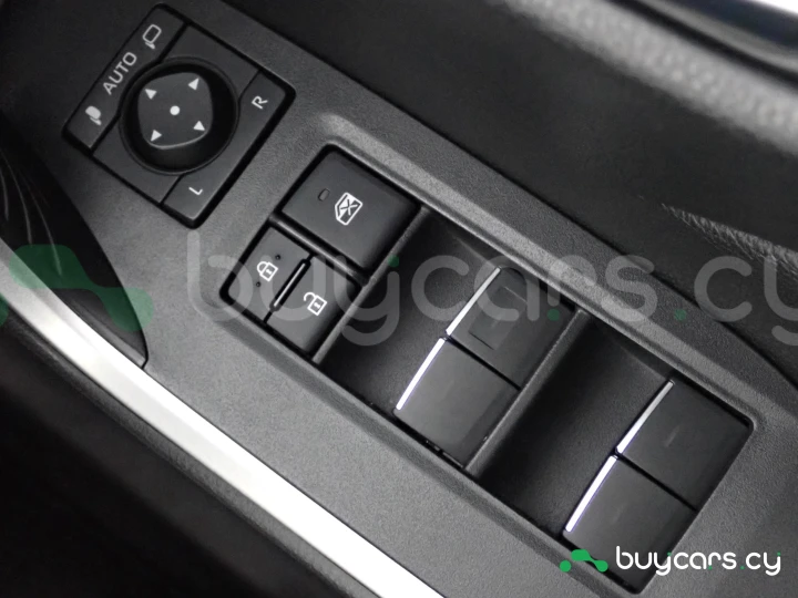 Toyota RAV4 Белый