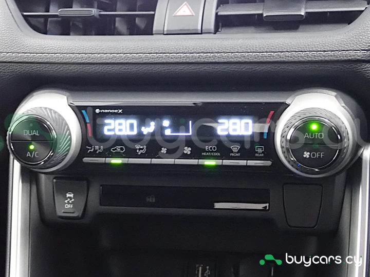 Toyota RAV4 Белый