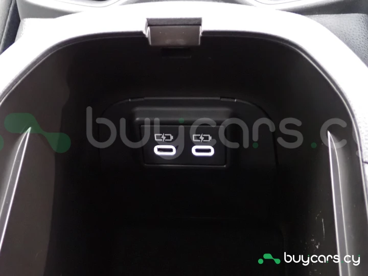 Toyota RAV4 Белый