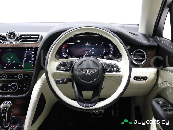 Bentley Bentayga Белый